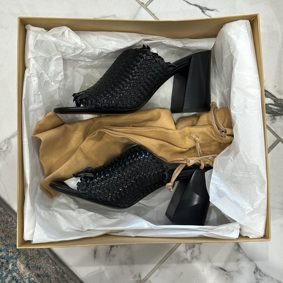 BRAND NEW Michael Kors Collection Clarkson Woven Leather Heeled Mule. - Picture 8 of 8